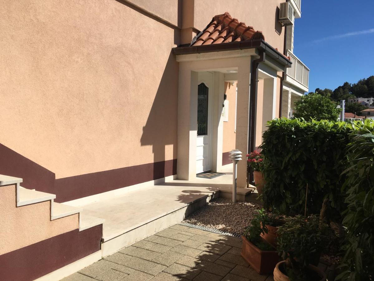 Villakamena Drvenik  Exteriér fotografie